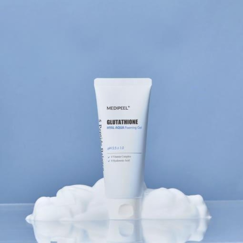 MEDIPEEL Glutathione Hyal Aqua Foaming Gel Cleanser  150ml  Brightening & Moisturising Cleanser with 99% Pure Glutathione + Peptides